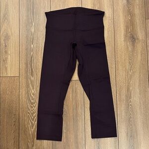Lululemon women’s mid rise cropped leggings